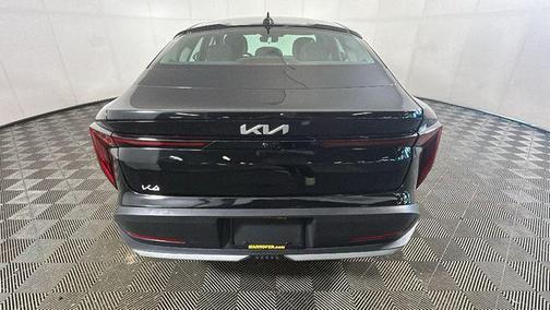 Aurora Black Pearl 2025 Kia K4 LXS
