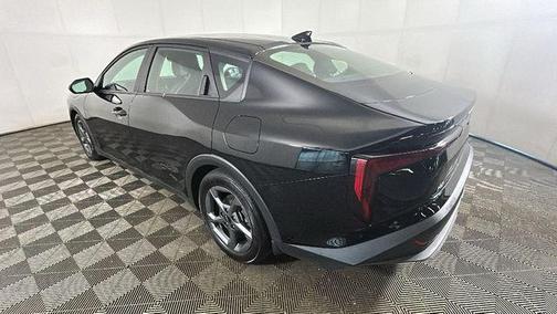 Aurora Black Pearl 2025 Kia K4 LXS