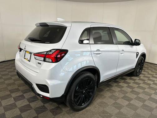 White Diamond 2025 Mitsubishi Outlander Sport 2.0 LE