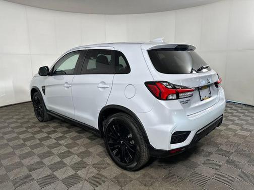 White Diamond 2025 Mitsubishi Outlander Sport 2.0 LE