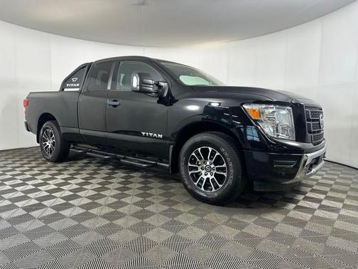 2022 Nissan Titan SV