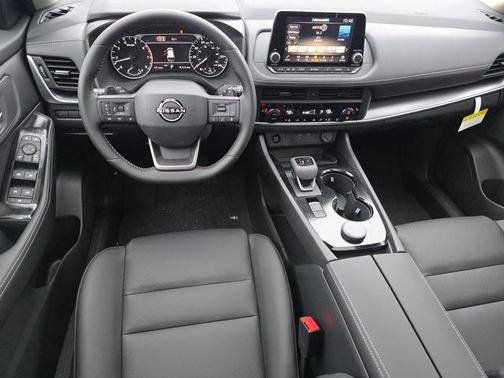 Everest White Pearl Tricoat 2026 Nissan Rogue Dark Armor