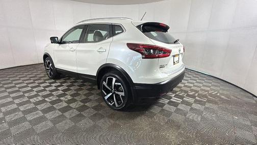 Pearl White Tricoat 2022 Nissan Rogue Sport SL