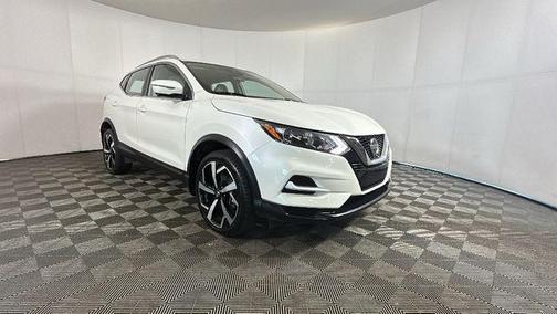 Pearl White Tricoat 2022 Nissan Rogue Sport SL