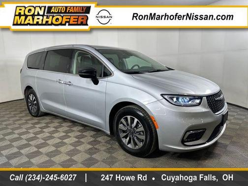 2024 Chrysler Pacifica Hybrid Select