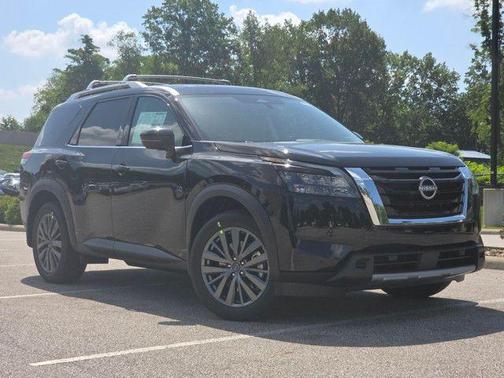 2025 Nissan Pathfinder SL 4WD