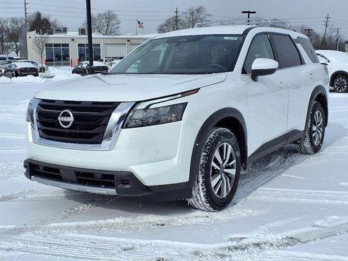 2025 Nissan Pathfinder SL 4WD