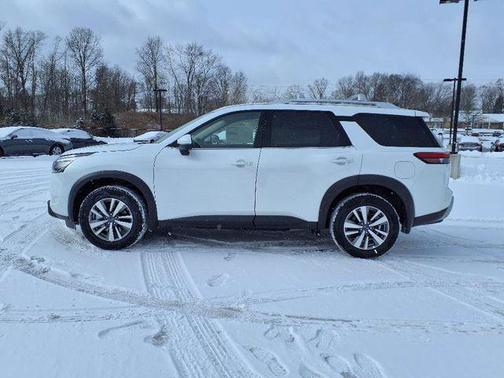 2025 Nissan Pathfinder SL 4WD