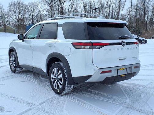 2025 Nissan Pathfinder SL 4WD