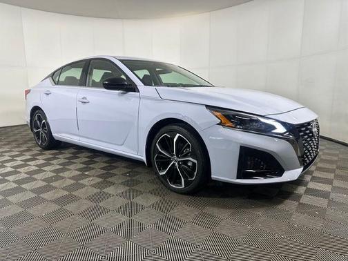 2025 Nissan Altima SR FWD