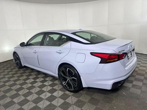 2025 Nissan Altima SR FWD