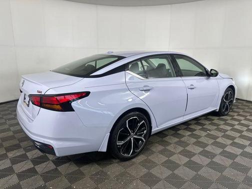 2025 Nissan Altima SR FWD