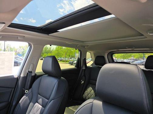Everest White Pearl Tricoat 2026 Nissan Rogue Platinum