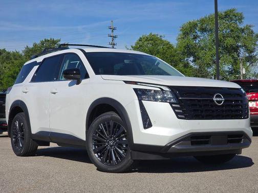 Everest White Pearl Tricoat 2026 Nissan Pathfinder SL