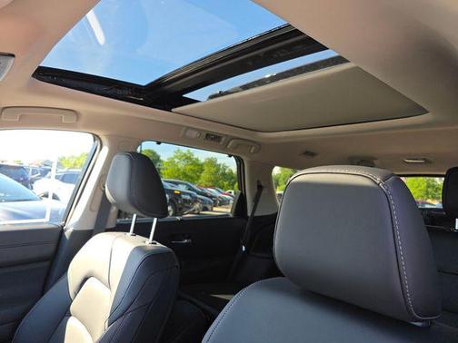 Everest White Pearl Tricoat 2026 Nissan Pathfinder SL