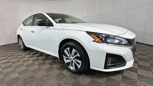 Glacier White 2024 Nissan Altima S
