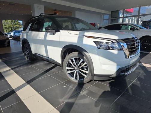 2025 Nissan Pathfinder Platinum 4WD