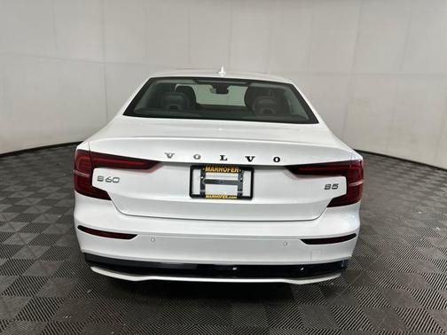 2024 Volvo S60 B5 Core Dark Theme