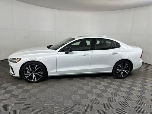 2024 Volvo S60 B5 Core Dark Theme