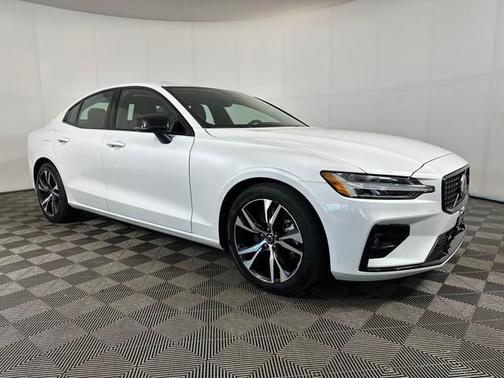 2024 Volvo S60 B5 Core Dark Theme