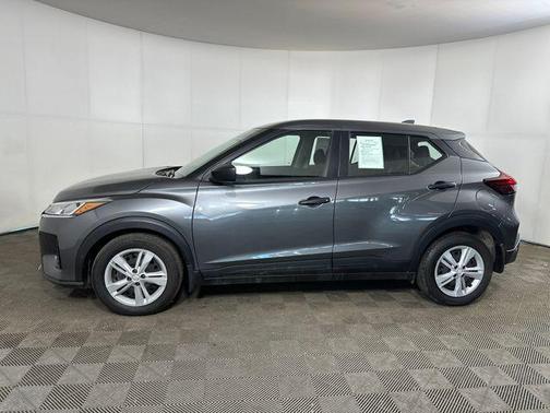 Gun Metallic 2024 Nissan Kicks S