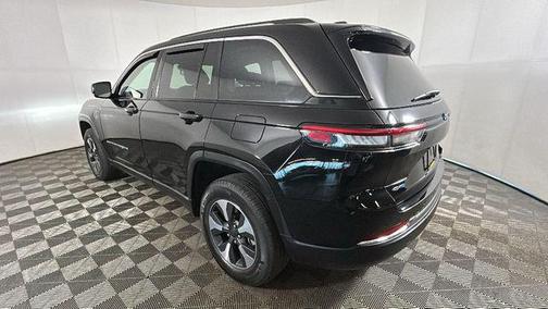 Diamond Black Crystal Pearlcoat 2022 Jeep Grand Cherokee 4xe Base