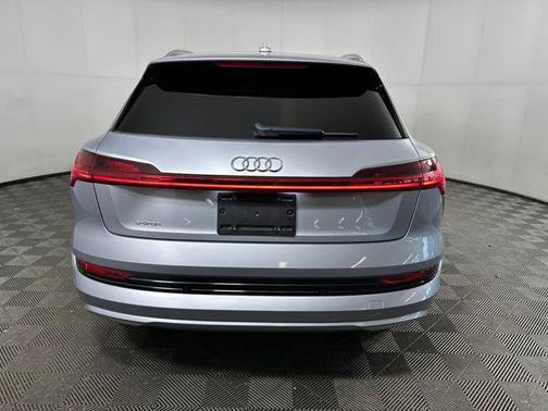 Florett Silver Metallic 2019 Audi e-tron Premium Plus