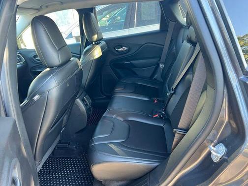 2020 Jeep Cherokee Altitude