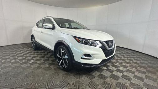 Pearl White 2022 Nissan Rogue Sport SL