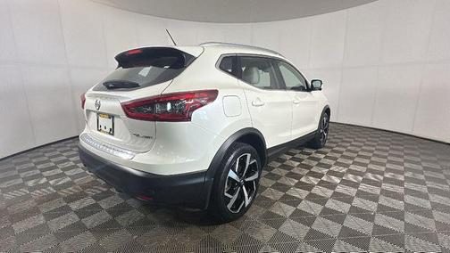 Pearl White 2022 Nissan Rogue Sport SL