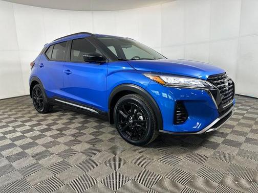 2022 Nissan Kicks SR