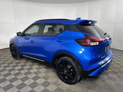 2022 Nissan Kicks SR