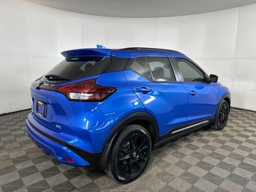 2022 Nissan Kicks SR