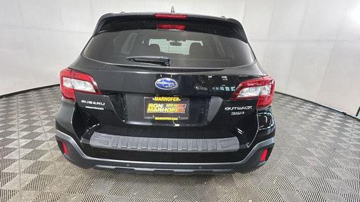 Crystal Black Silica 2019 Subaru Outback 3.6R Touring