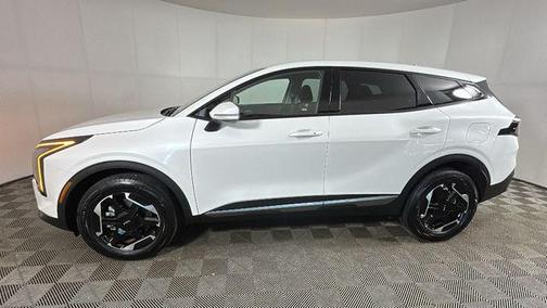 Snow White Pearl 2026 Kia Sportage SX Turbo