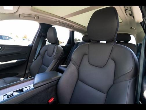 Onyx Black Metallic 2024 Volvo XC60 B5 Plus Dark Theme
