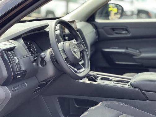 Super Black 2025 Nissan Pathfinder S