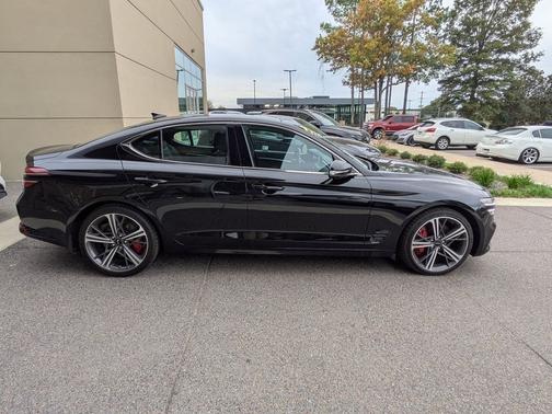 Vik Black 2025 Genesis G70 3.3T Sport Advanced