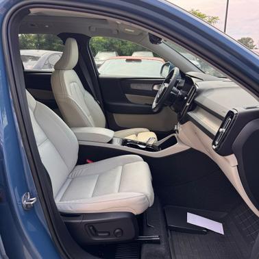 Blue Metallic 2023 Volvo XC40 B5 Plus Bright Theme