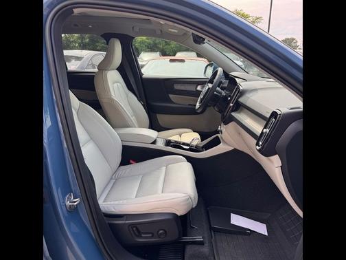 Blue Metallic 2023 Volvo XC40 B5 Plus Bright Theme