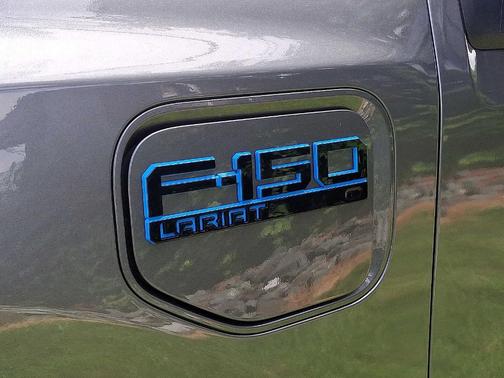 2025 Ford F-150 Lightning LARIAT