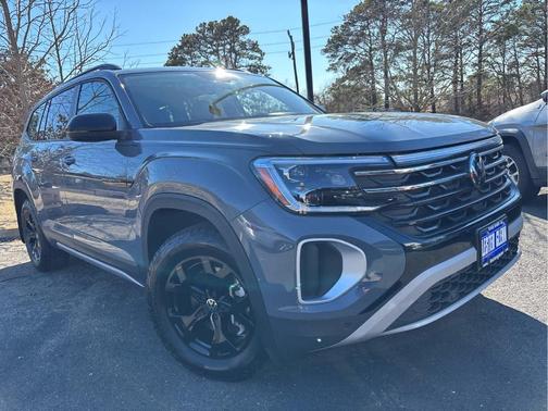 2024 Volkswagen Atlas 2.0T Peak Edition SEL