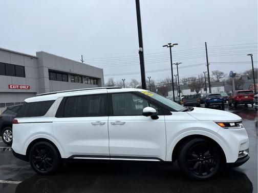 2024 Kia Carnival SX