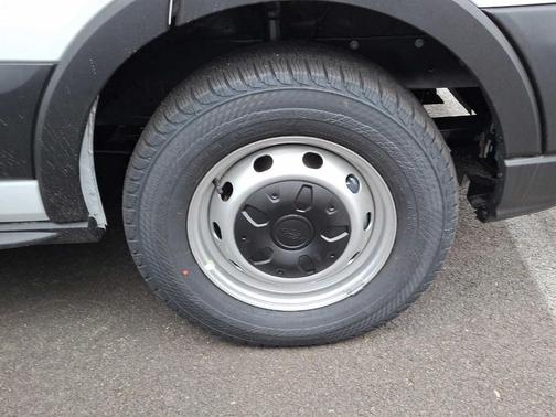 2025 Ford Transit-250 148 WB Medium Roof Cargo
