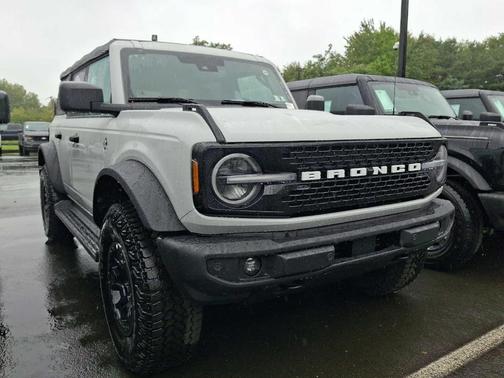 Avalanche Gray 2026 Ford Bronco Outer Banks
