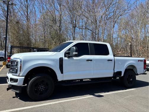 Oxford White 2024 Ford F-250 XL