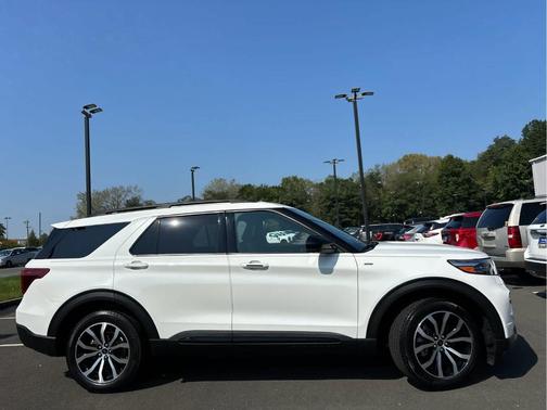 2022 Ford Explorer ST-Line