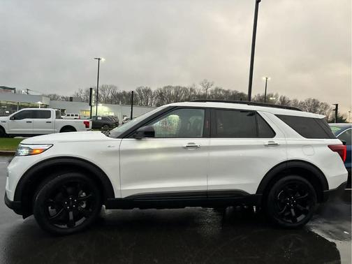 2024 Ford Explorer ST-Line
