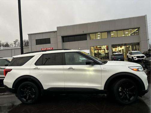 2024 Ford Explorer ST-Line
