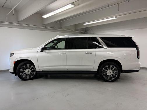 Crystal White Tricoat 2022 Cadillac Escalade ESV Premium Luxury